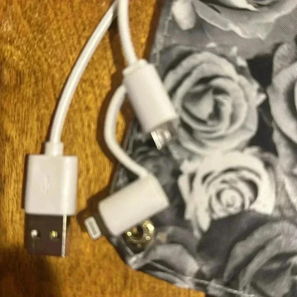 Adrienne Vittadini wallet-security and charger - Picture 2 of 5